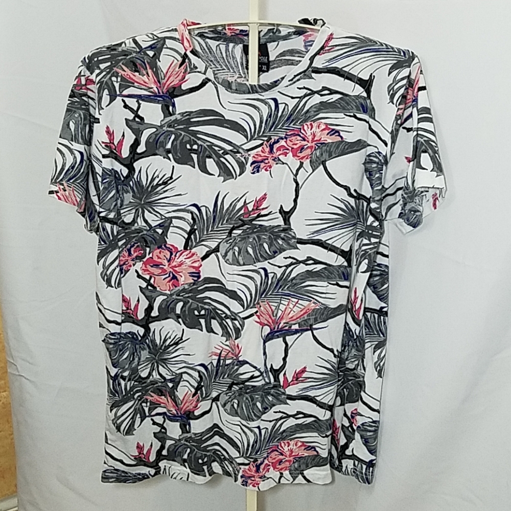 South Pole Men's Hawaiian Floral T-shirt